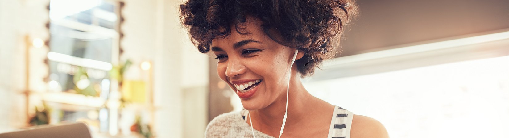 Stereotipi e problemi delle persone fastidiosamente troppo felici 