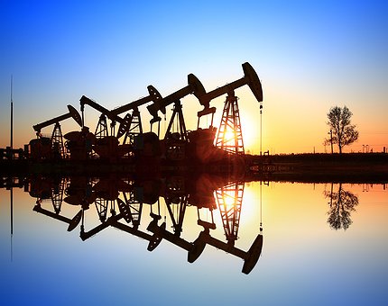 Suben los precios del petróleo debido al récord de inventarios de EE. UU.