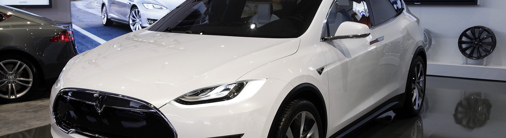 Tesla على مفترق الطرق