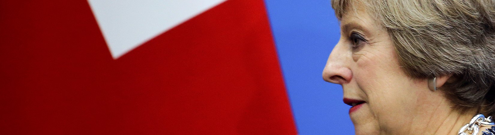 Pound falls to 31-year lows, FTSE 100 smashes 7,100s as Brexit worries entail