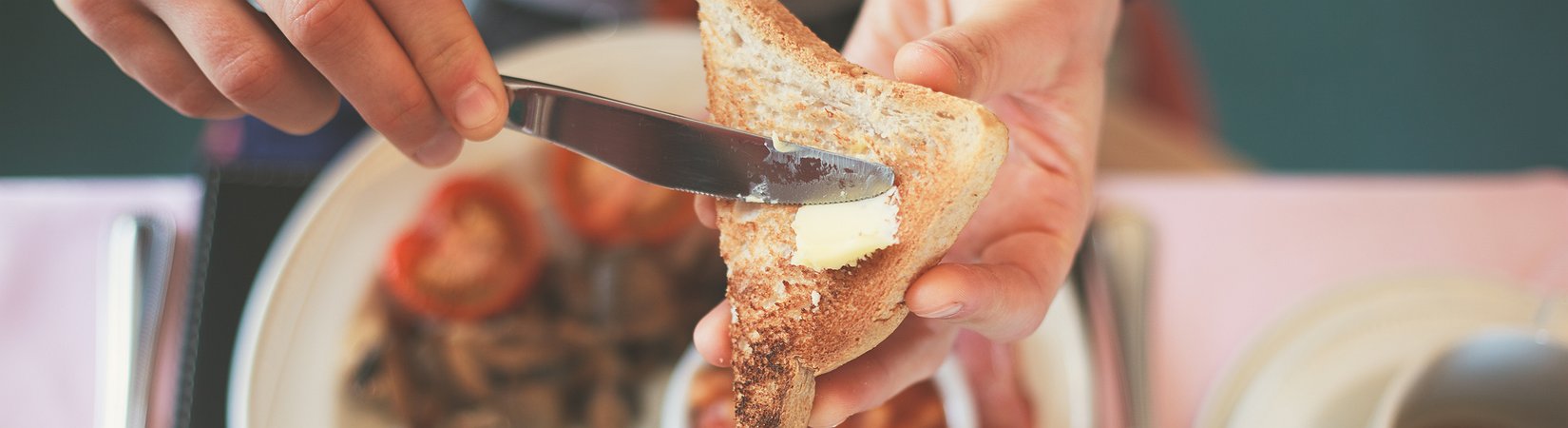 ¿Cuánto tienes que trabajar en diferentes países para poder pagarte el desayuno?