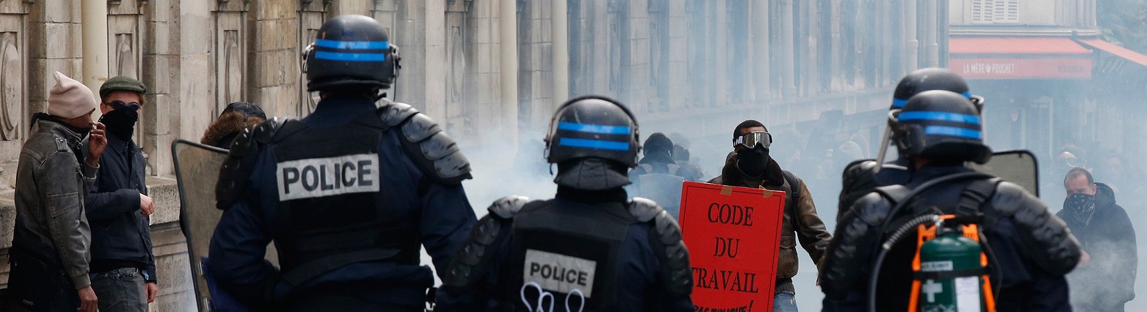 Protestos violentos em França: polícias feridos e 120 pessoas presas