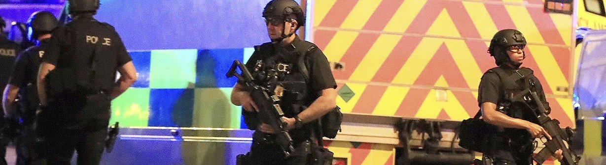 Manchester: ataque bombista matou pelo menos 22 pessoas
