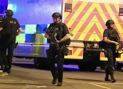 Manchester: ataque bombista matou pelo menos 22 pessoas