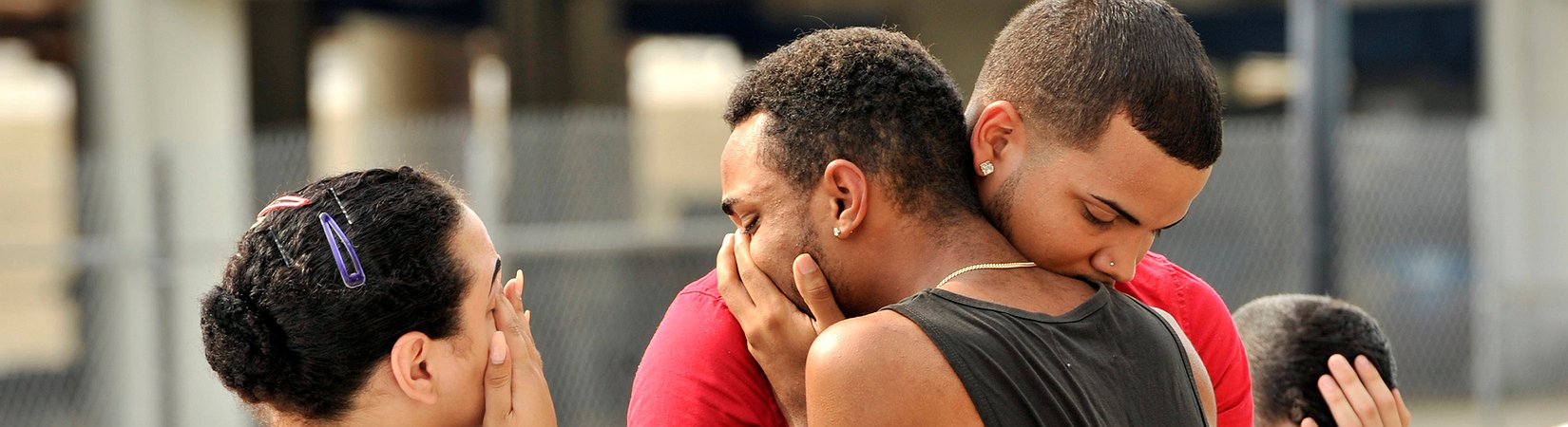 Orlando, gli Stati Uniti in lutto dopo la peggiore sparatoria della loro storia
