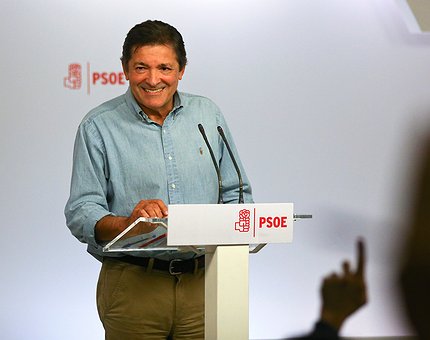 El PSOE aprueba la abstención ante Rajoy