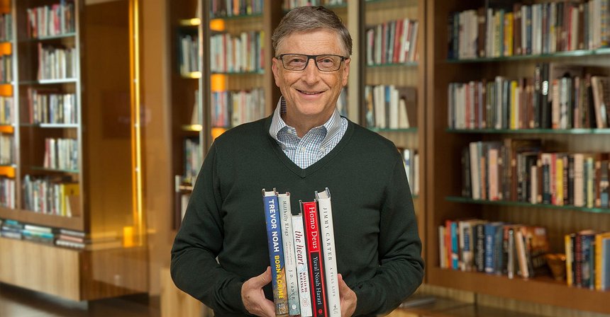 بيل غيتس ينصح.. 5 كتب عليك قراءتها هذا الصيف