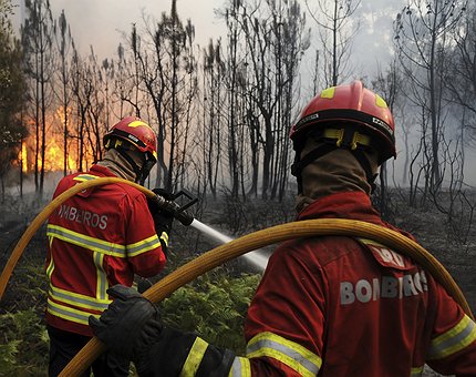 Chamas não dão tréguas aos bombeiros