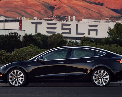 Elon Musk partilhou fotografias do primeiro Model 3 da Tesla