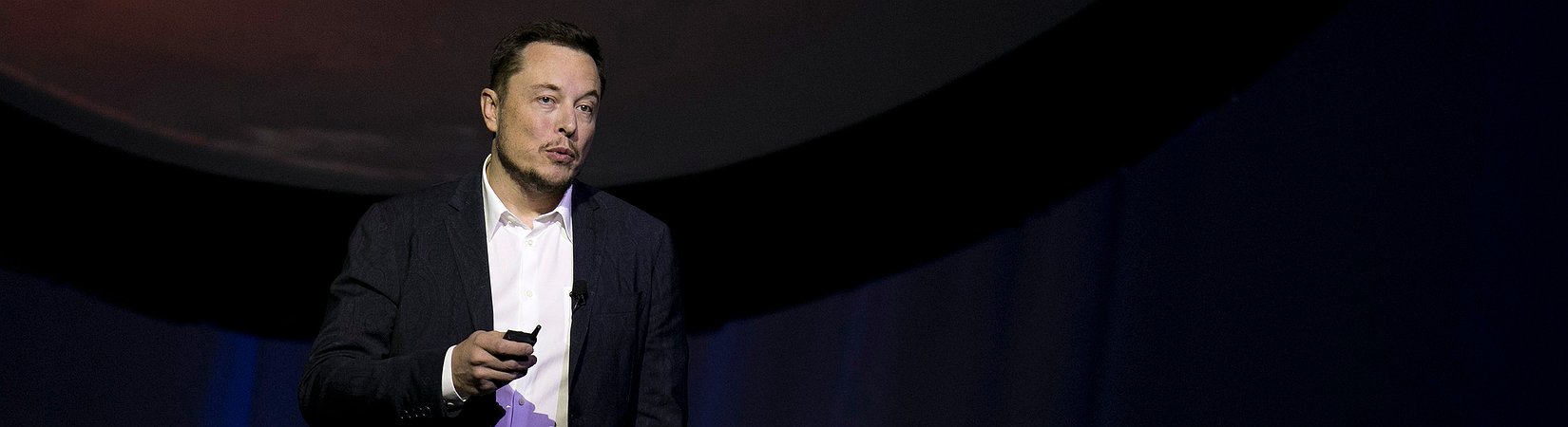 Tesla lanzará su camioneta en octubre