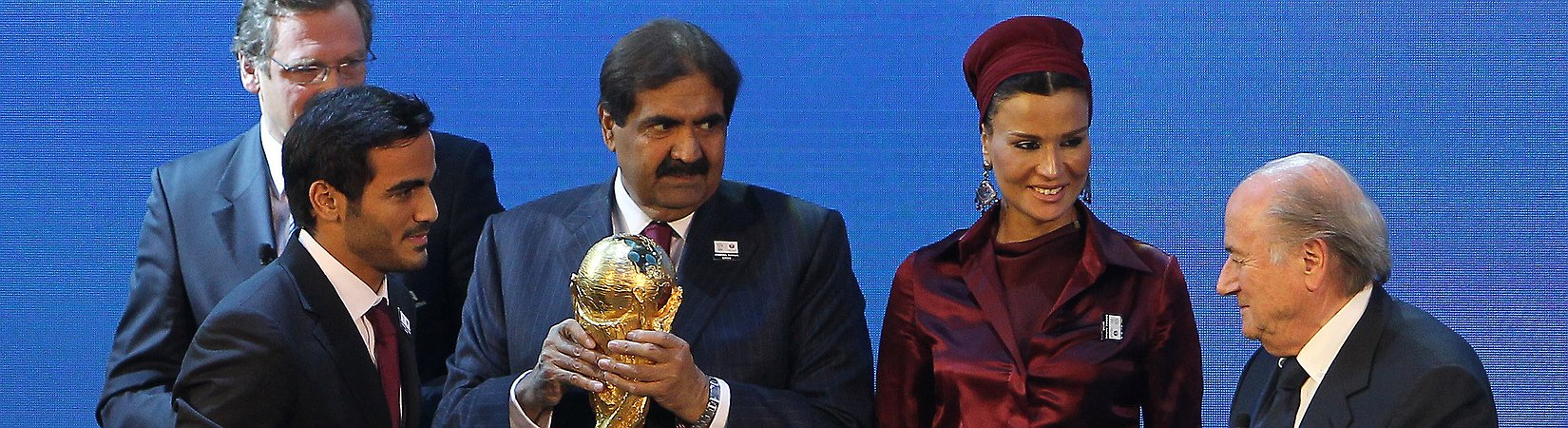 الفيفا تدافع عن العمال في قطر