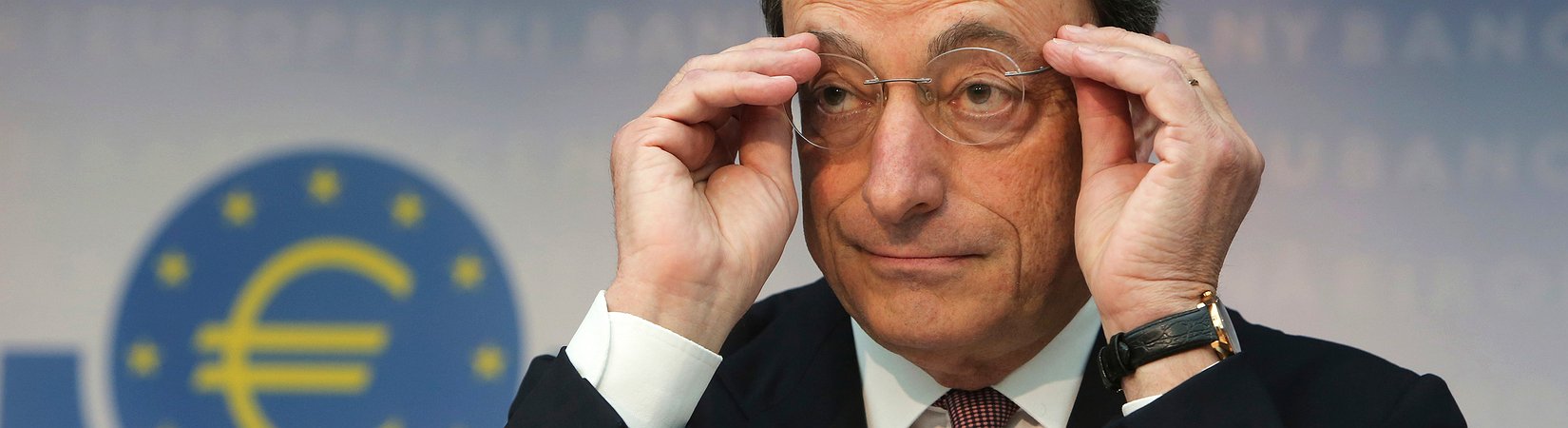 Draghi dice que el BCE está listo para actuar e impulsar la inflación