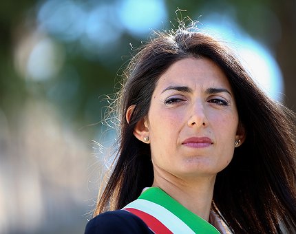Virginia Raggi: “Limitare la presenza dei migranti a Roma”