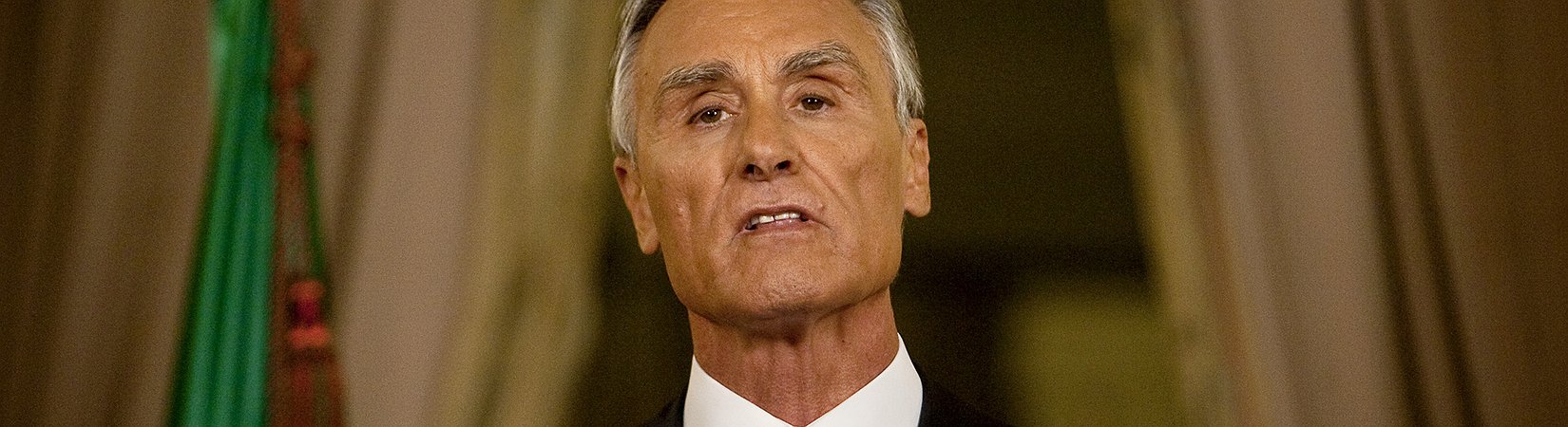 Cavaco pode decidir dar posse a um “governo de transição”