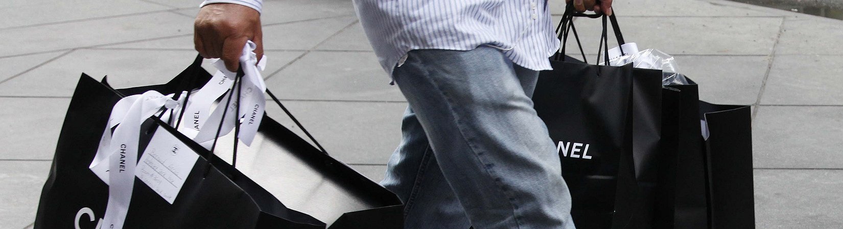 4 trampas psicológicas que le hacen gastar más