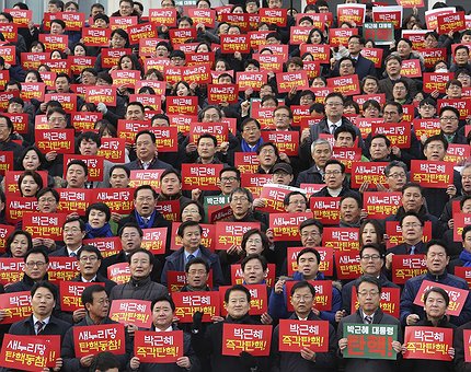 El Parlamento de Corea del Sur aprueba el juicio político contra Park Geun-hye 