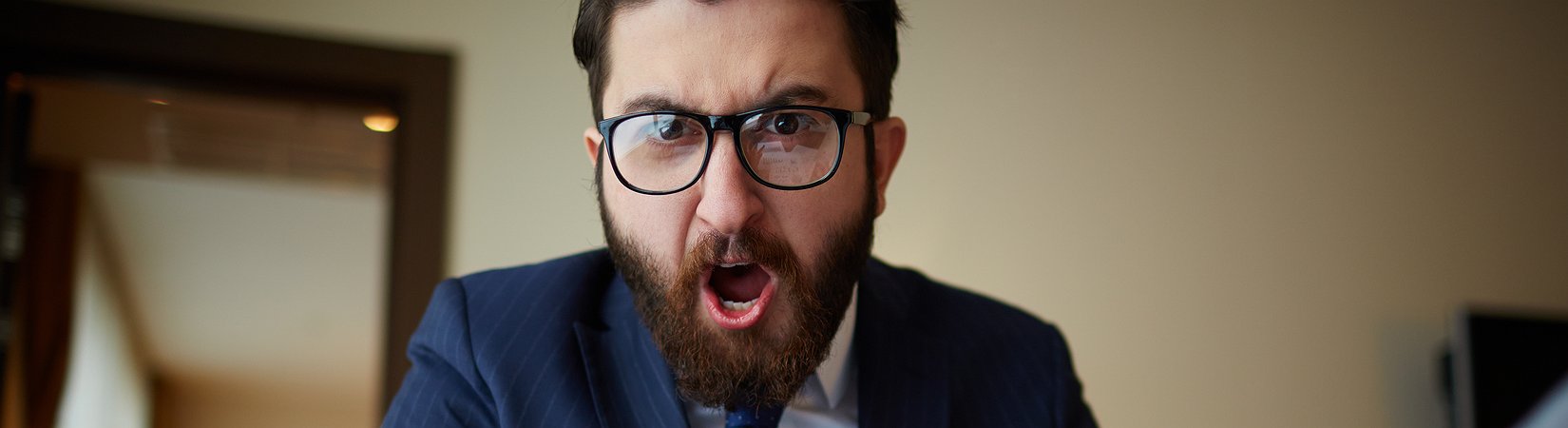 5 señales de que tu entrevistador es un jefe demasiado exigente