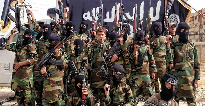 Ecco come l'Isis recluta e indottrina i bambini