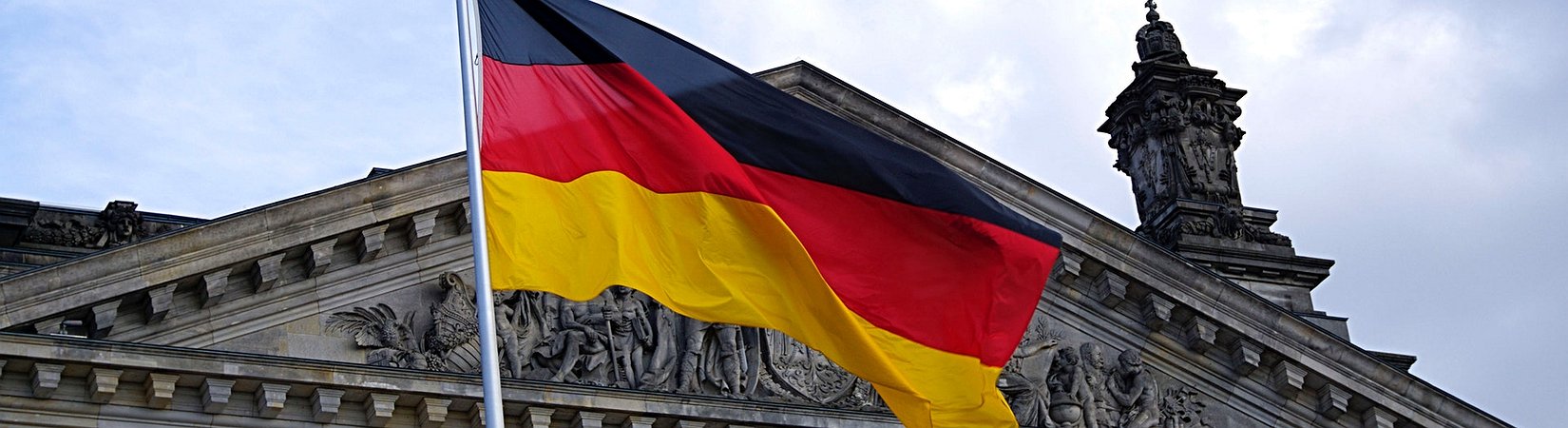German €1T Savings Banks Association Shows Interest in Crypto
