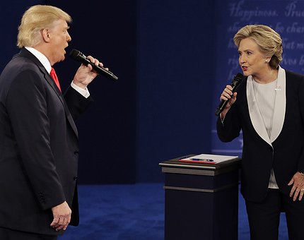 Donald Trump a um ponto de distância de Hillary Clinton