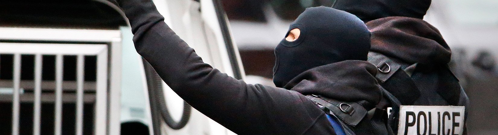 Bruxelles, sparatoria durante raid antiterrorismo della polizia