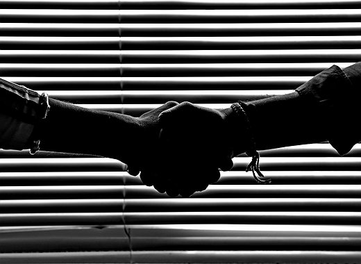 Una funcionaria de la SEC critica el acuerdo sobre Ripple