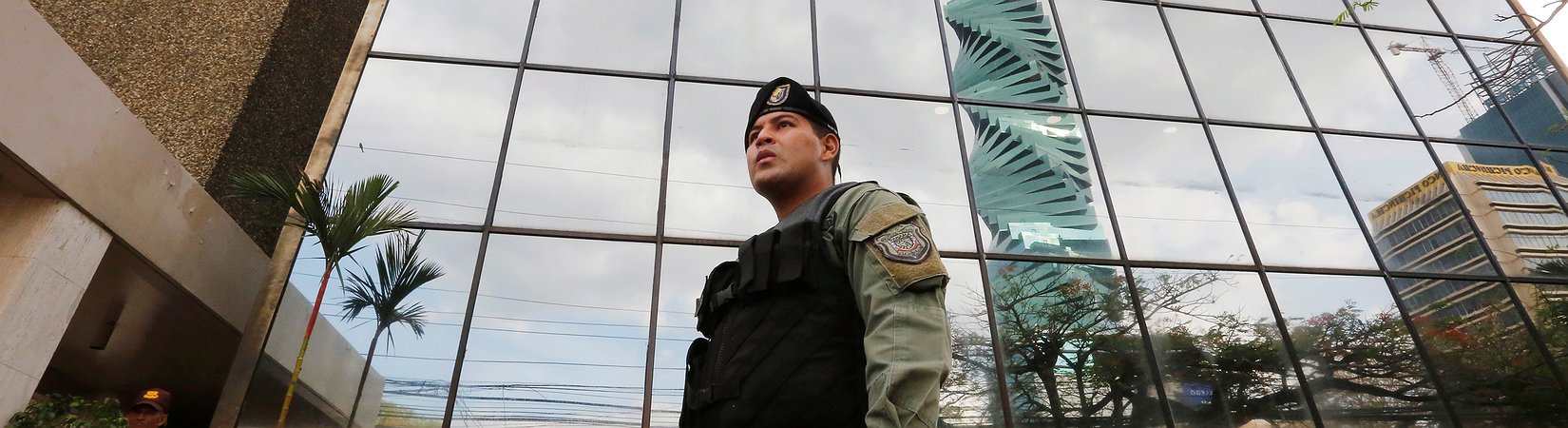 Autoridades invadiram o escritório de advogados Mossack Fonseca na cidade do Panamá