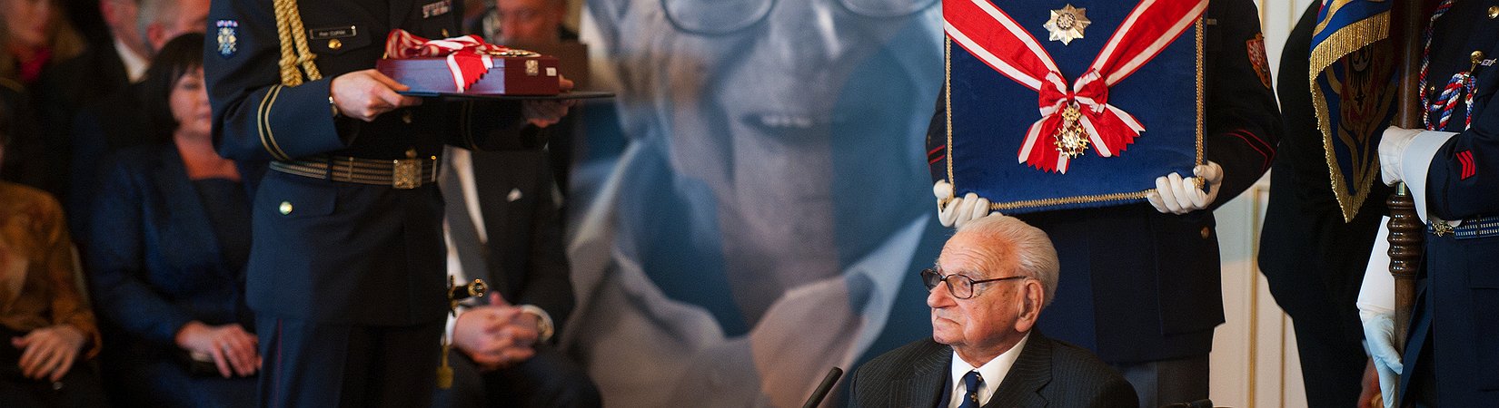 أبطال عصرنا