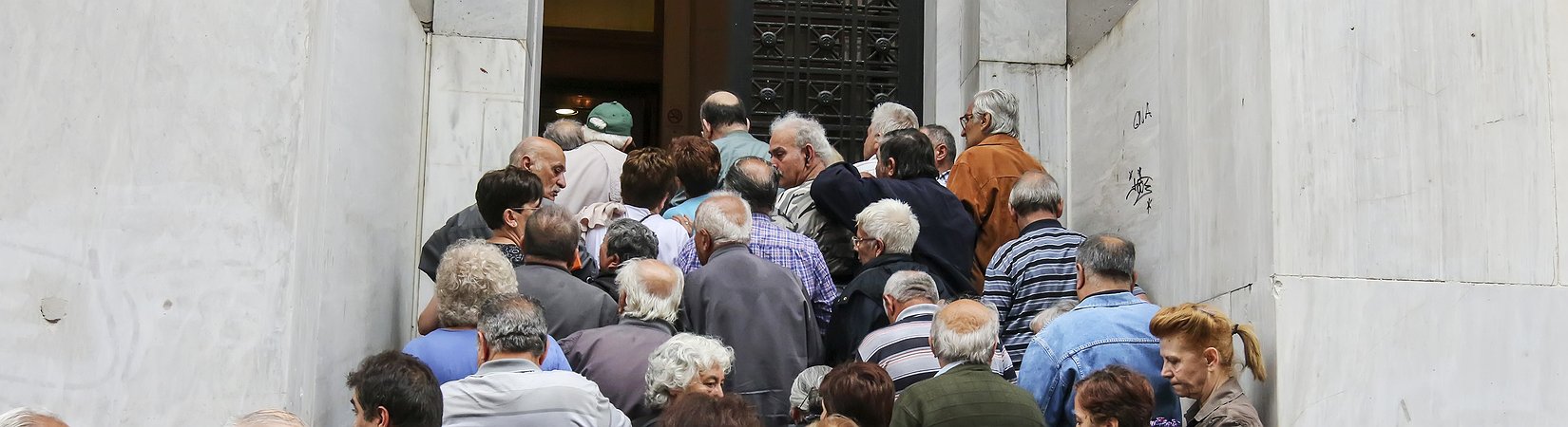 الأزمة في اليونان: دليل البقاء على قيد الحياة