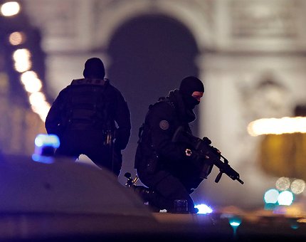 L’Isis rivendica l’attentato sugli Champs-Elysées