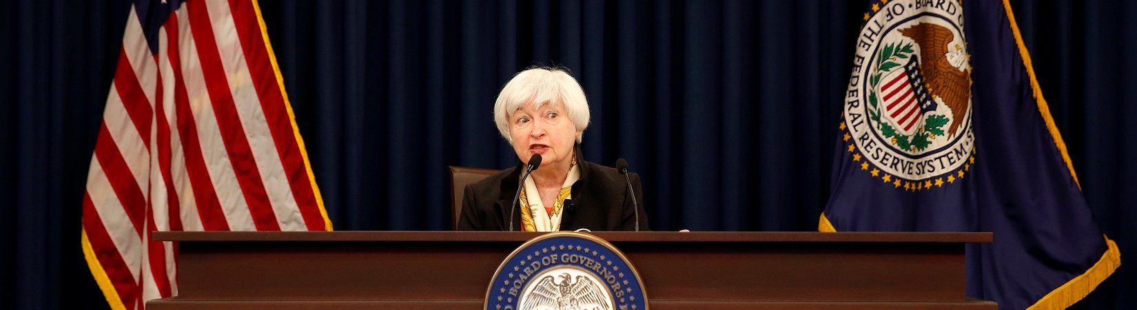 Fed annuncia un rialzo dei tassi di interesse a dicembre, chiusura record per Wall Street