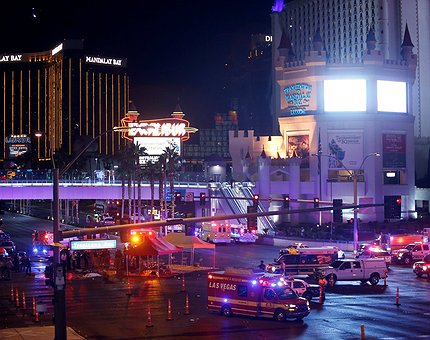 Spari sulla folla a Las Vegas, almeno 50 morti