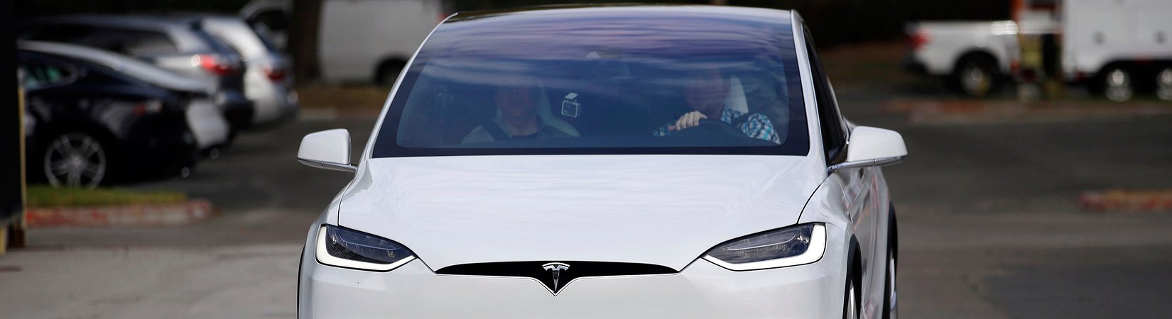 استقبلوا Model X من تسلا