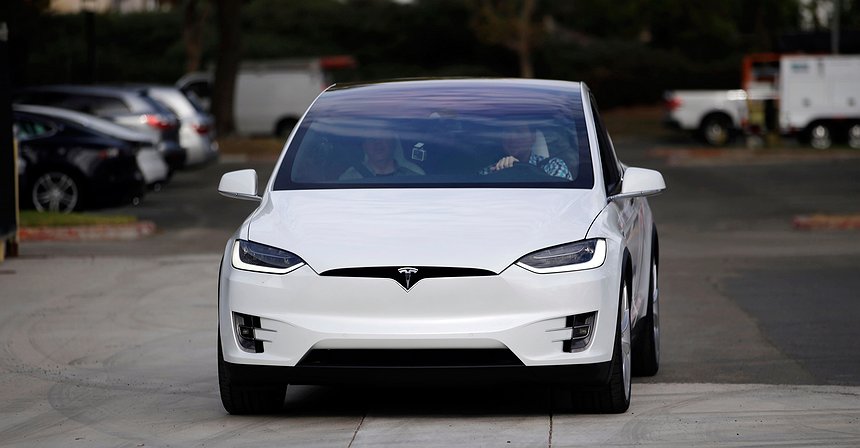 استقبلوا Model X من تسلا 