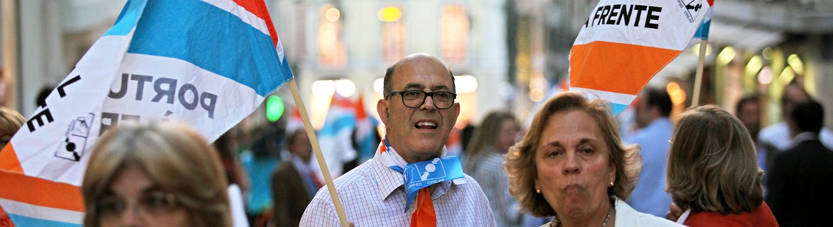 Coligação de centro-direita mantém o poder mas perde maioria