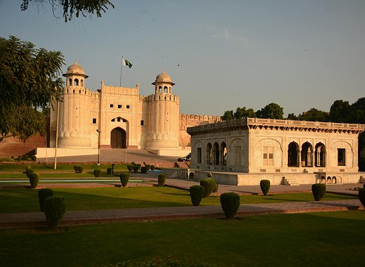 Pakistan's Commitment to Crypto Meets Resistance from IMF
