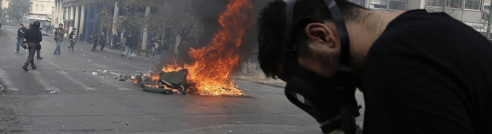 FOTOS: Los agricultores griegos irrumpen en el ministerio