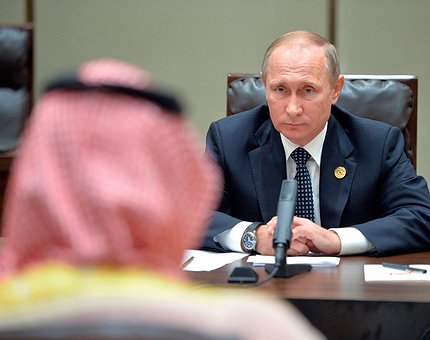 Sube el precio del petróleo tras el acuerdo de cooperación entre Arabia Saudí y Rusia 