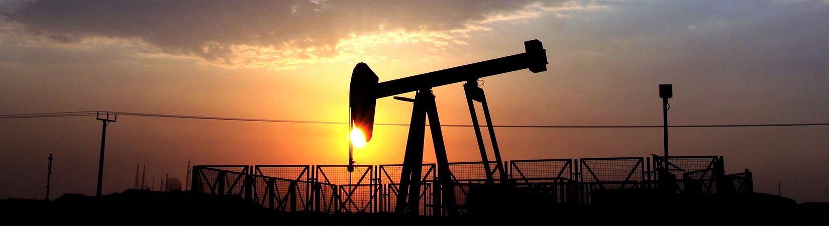 نعيش في الديون