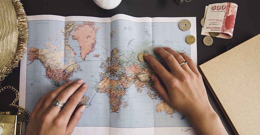 الانفصال عن الواقع: لمذا ننفق المال بغباء