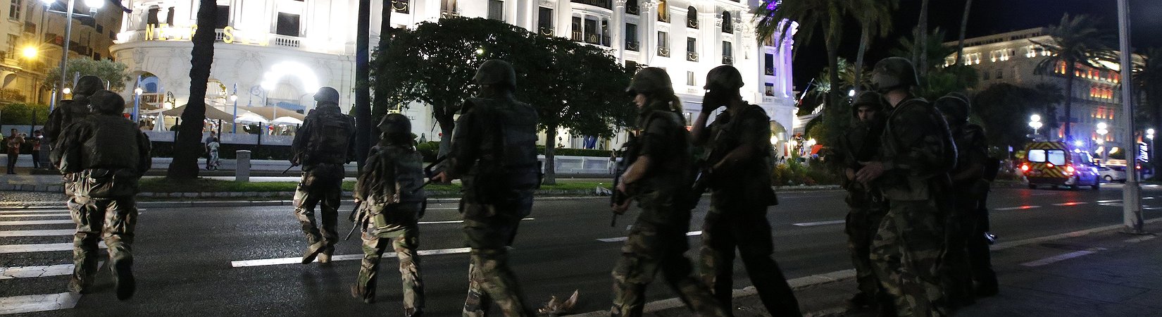 Ataque terrorista en Niza: un camión atropella a más de 80 personas