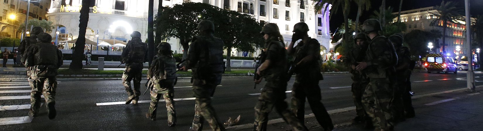 Camião colidiu com multidão no Dia da Bastilha em Nice, França