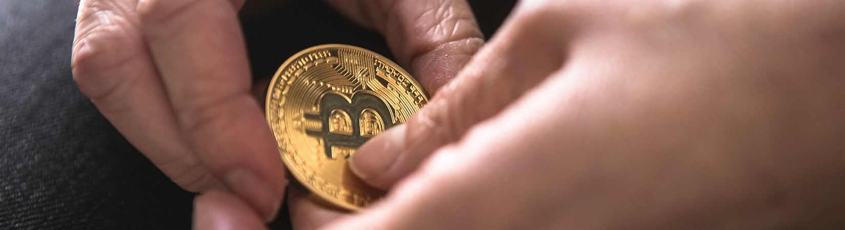 Bitcoin ai minimi in tre settimane, scende sotto 8.700 $