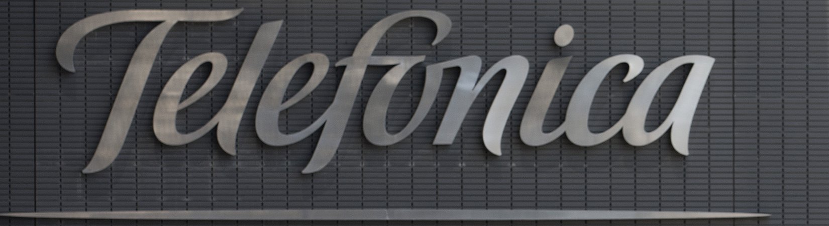 Telefónica vende a KKR el 40% de Telxius por 1.275 millones de euros