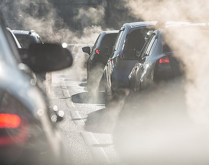 Los coches que circulan en nuestro país exceden el límite de emisiones