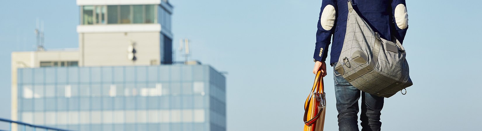 Los españoles siguen marchándose del país