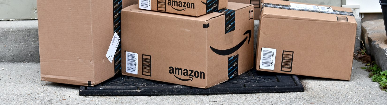 Amazon shares hit $1000
