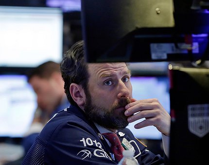 I fondi hedge riducono il numero di posizioni lunghe sul petrolio