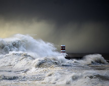 Furacão Ophelia dirige-se para a Europa