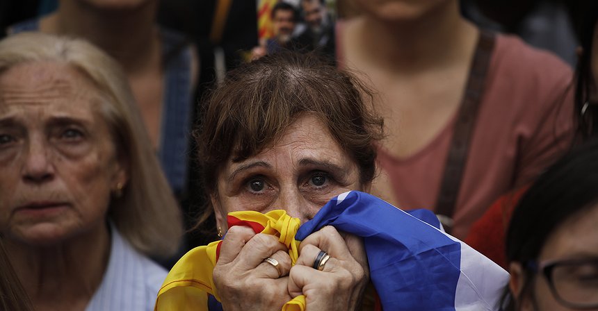 Il Parlamento catalano vota sì all’indipendenza